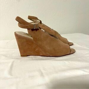 Louise et Cie Women’s Piarissa Wedge Suede Beige Sandal Sz 7.5M Business Casual